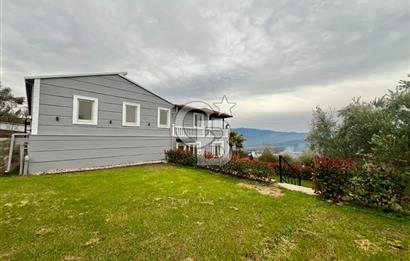 Bornova Yakaköy de Müstakil Bahçeli 6+2 Kiralık Villa