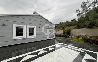 Bornova Yakaköy de Müstakil Bahçeli 6+2 Kiralık Villa