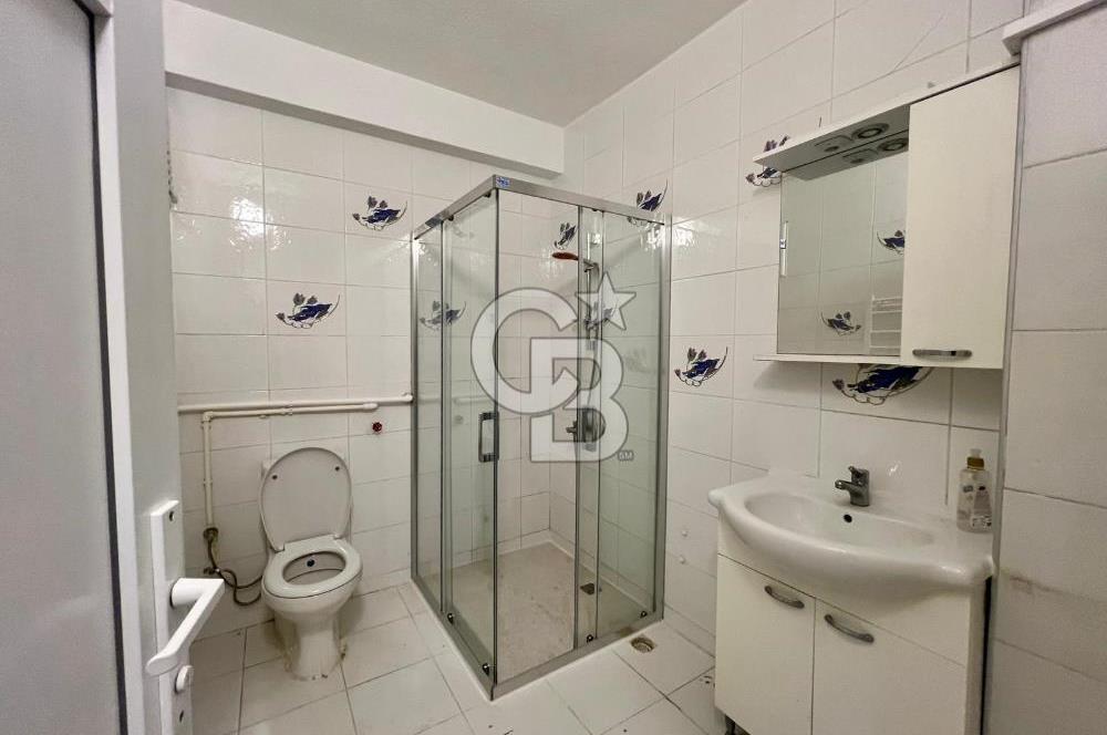 Bornova Yakaköy de Müstakil Bahçeli 6+2 Kiralık Villa