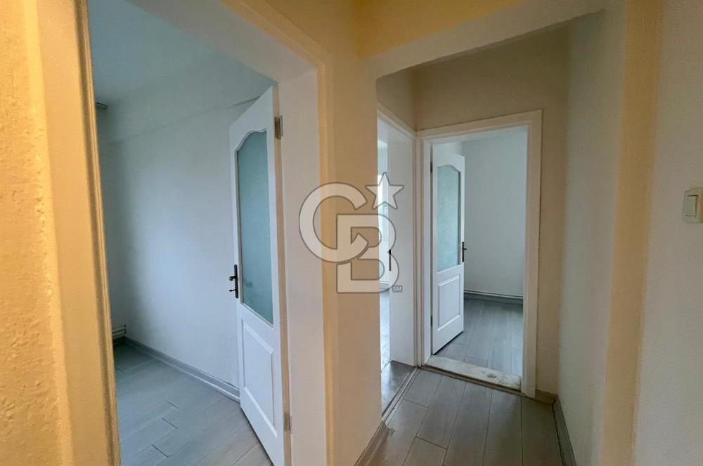 Bornova Yakaköy de Müstakil Bahçeli 6+2 Kiralık Villa