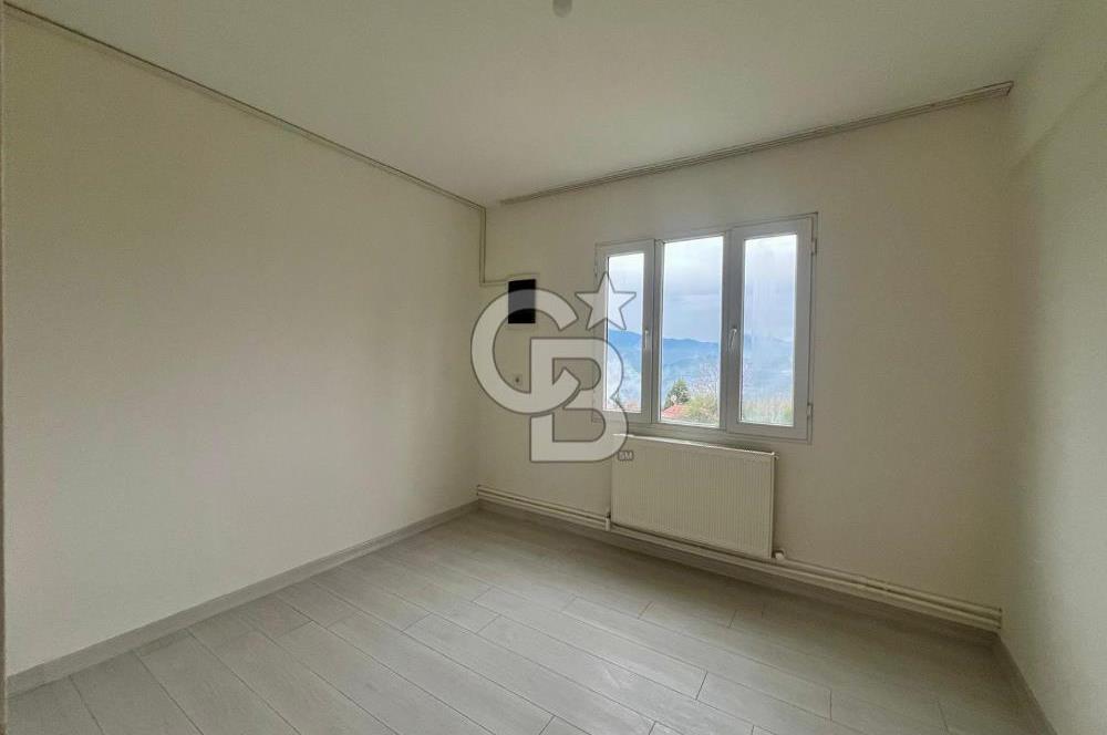 Bornova Yakaköy de Müstakil Bahçeli 6+2 Kiralık Villa
