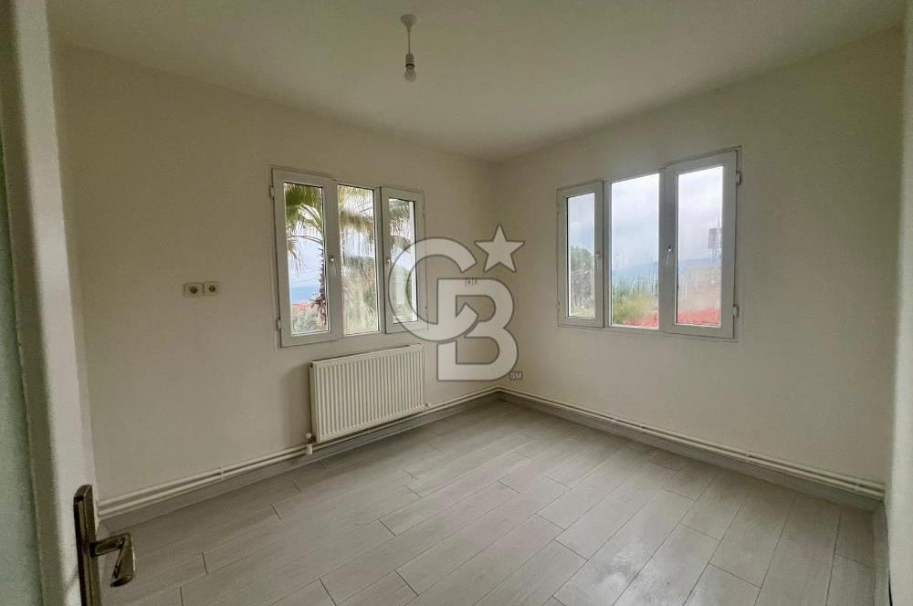 Bornova Yakaköy de Müstakil Bahçeli 6+2 Kiralık Villa