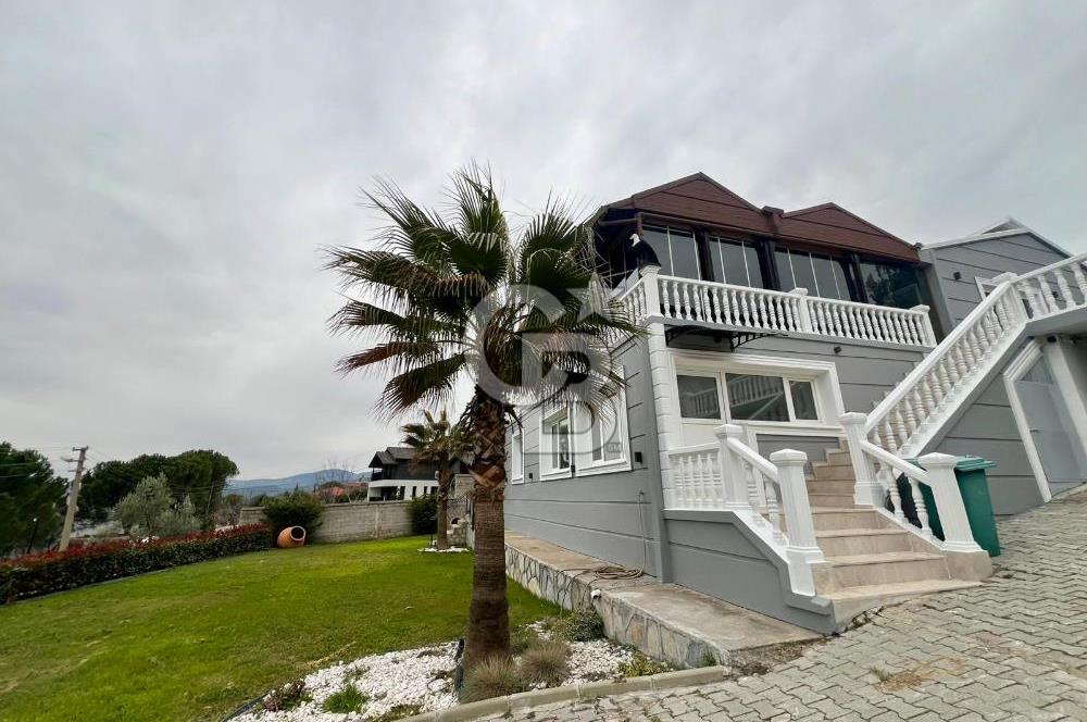 Bornova Yakaköy de Müstakil Bahçeli 6+2 Kiralık Villa