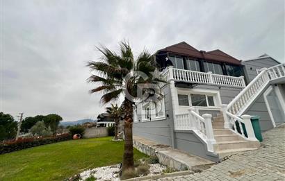 Bornova Yakaköy de Müstakil Bahçeli 6+2 Kiralık Villa