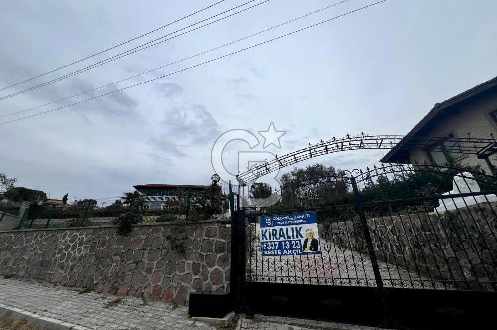 Bornova Yakaköy de Müstakil Bahçeli 6+2 Kiralık Villa
