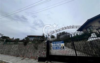 Bornova Yakaköy de Müstakil Bahçeli 6+2 Kiralık Villa