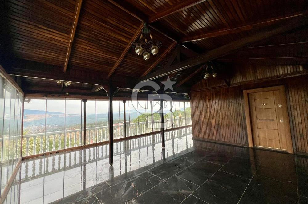 Bornova Yakaköy de Müstakil Bahçeli 6+2 Kiralık Villa