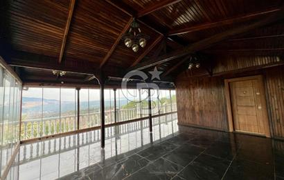 Bornova Yakaköy de Müstakil Bahçeli 6+2 Kiralık Villa