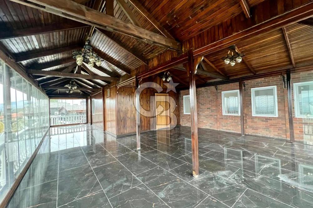 Bornova Yakaköy de Müstakil Bahçeli 6+2 Kiralık Villa