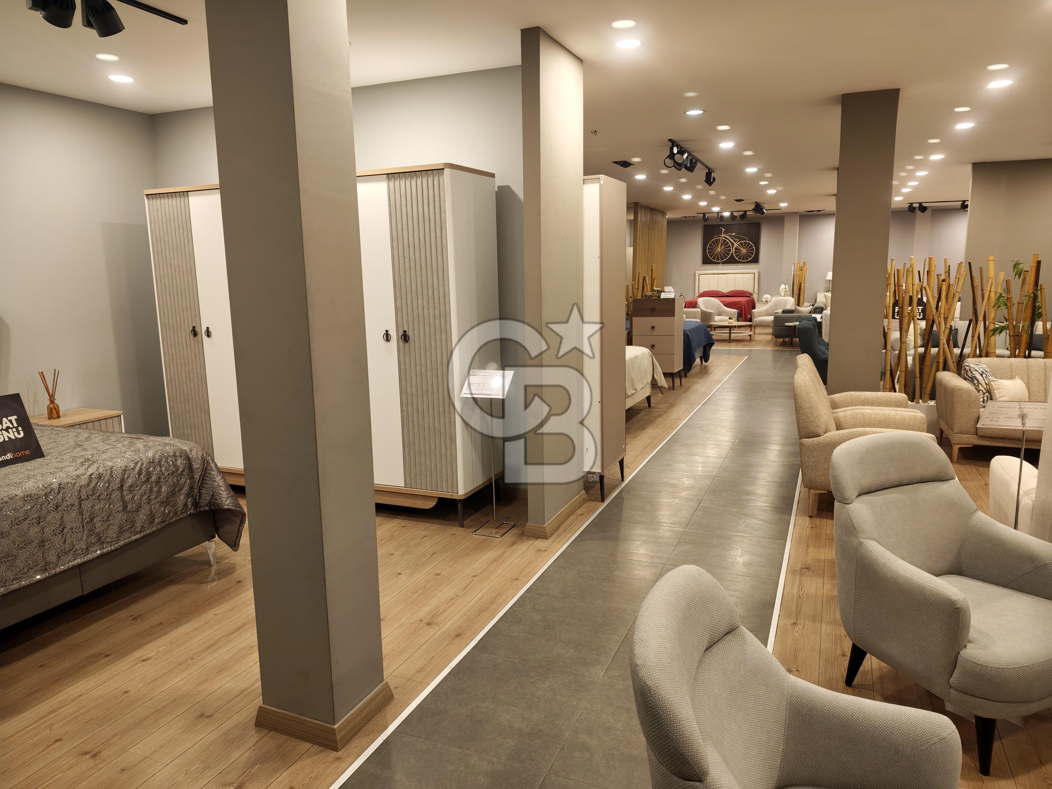 Sitelerde Karacakaya Caddesinde Komple Bina 