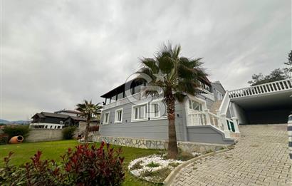 Bornova Yakaköy de Müstakil Bahçeli 6+2 Kiralık Villa