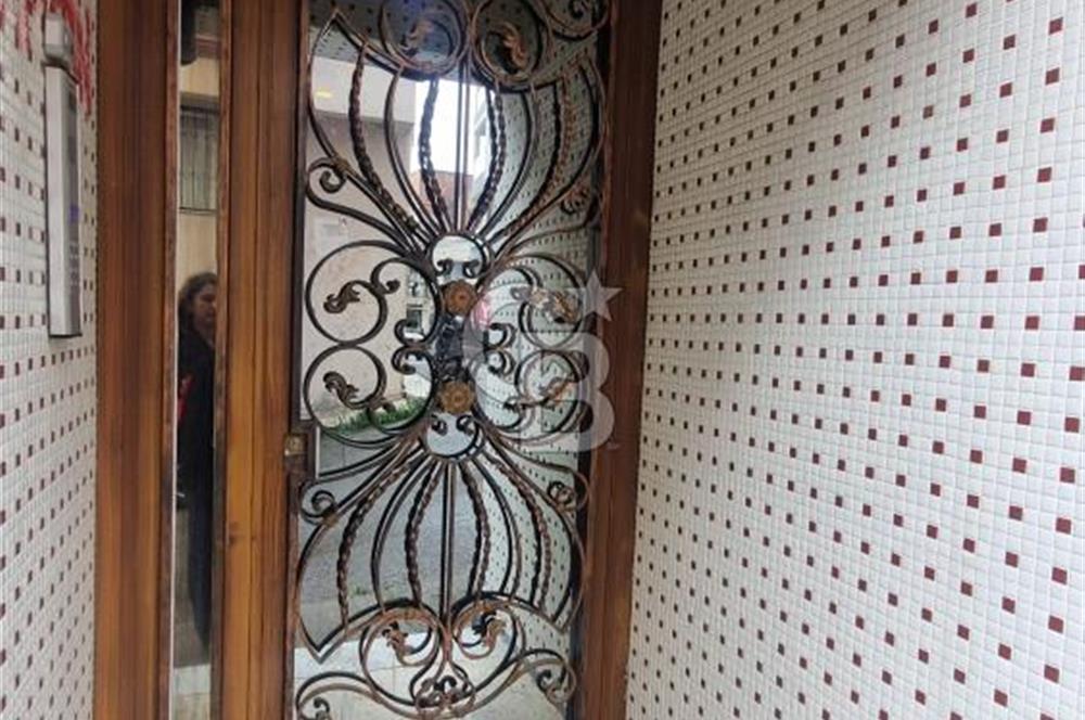 Bozyaka'da Teraslı Geniş 2+1 Kapalı Mutfaklı Ferah Daire