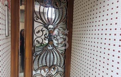 Bozyaka'da Teraslı Geniş 2+1 Kapalı Mutfaklı Ferah Daire