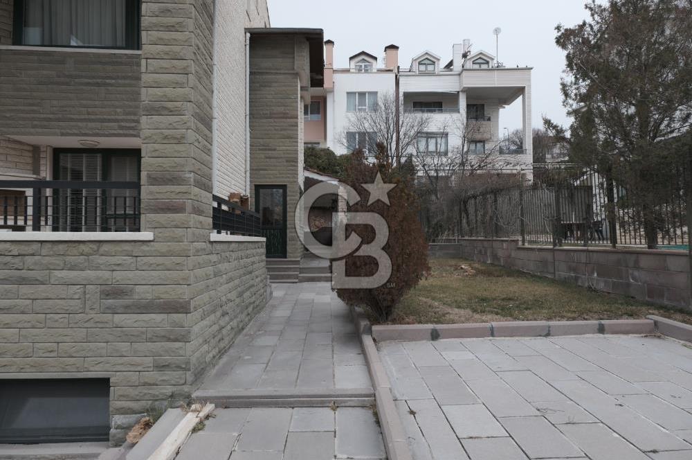 GÖLBAŞI' nda -HAVUZLU, 7/24 GÜVENLİKLİ SİTEDE SATILIK VİLLA