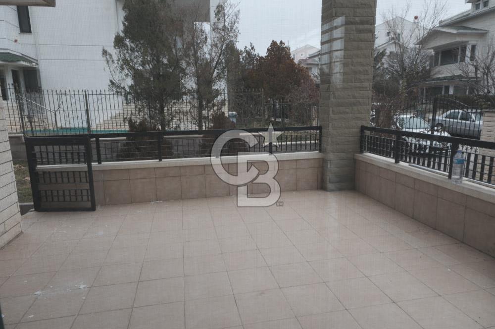 GÖLBAŞI' nda -HAVUZLU, 7/24 GÜVENLİKLİ SİTEDE SATILIK VİLLA