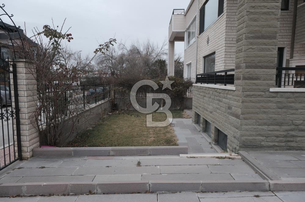 GÖLBAŞI' nda -HAVUZLU, 7/24 GÜVENLİKLİ SİTEDE SATILIK VİLLA