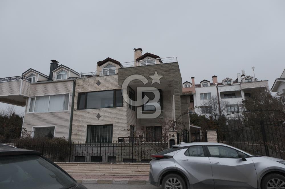 GÖLBAŞI' nda -HAVUZLU, 7/24 GÜVENLİKLİ SİTEDE SATILIK VİLLA