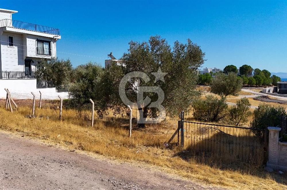 ÇANDARLI VİLLA BÖLGESİNDE DENİZ MANZARALI İMARLI SATILIK ARSA