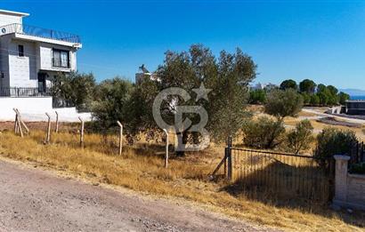 ÇANDARLI VİLLA BÖLGESİNDE DENİZ MANZARALI İMARLI SATILIK ARSA