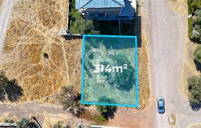 ÇANDARLI VİLLA BÖLGESİNDE DENİZ MANZARALI İMARLI SATILIK ARSA