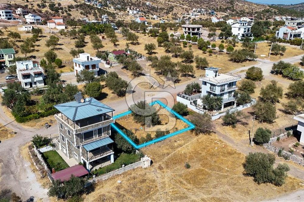 ÇANDARLI VİLLA BÖLGESİNDE DENİZ MANZARALI İMARLI SATILIK ARSA