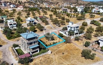 ÇANDARLI VİLLA BÖLGESİNDE DENİZ MANZARALI İMARLI SATILIK ARSA