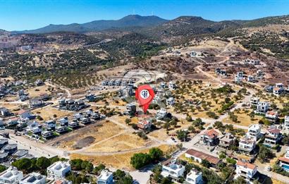 ÇANDARLI VİLLA BÖLGESİNDE DENİZ MANZARALI İMARLI SATILIK ARSA