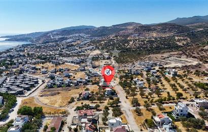 ÇANDARLI VİLLA BÖLGESİNDE DENİZ MANZARALI İMARLI SATILIK ARSA