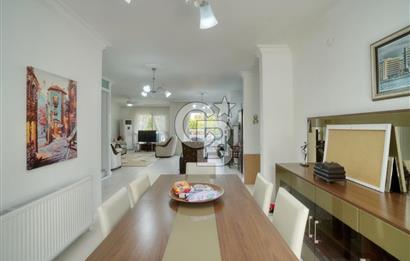 ESKİ FOÇADA MÜKEMMEL KONUMDA GENİŞ BAHÇELİ SATILIK LÜKS VİLLA