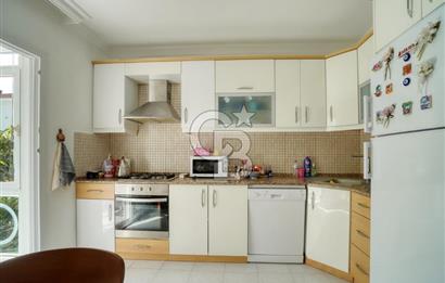 ESKİ FOÇADA MÜKEMMEL KONUMDA GENİŞ BAHÇELİ SATILIK LÜKS VİLLA