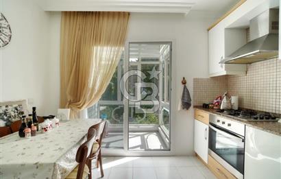 ESKİ FOÇADA MÜKEMMEL KONUMDA GENİŞ BAHÇELİ SATILIK LÜKS VİLLA