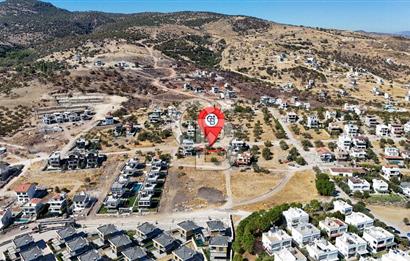 ÇANDARLI VİLLA BÖLGESİNDE DENİZ MANZARALI İMARLI SATILIK ARSA