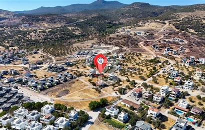 ÇANDARLI VİLLA BÖLGESİNDE DENİZ MANZARALI İMARLI SATILIK ARSA