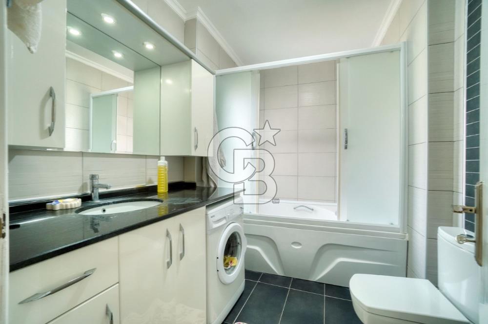 ESKİ FOÇADA MÜKEMMEL KONUMDA GENİŞ BAHÇELİ SATILIK LÜKS VİLLA