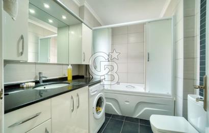 ESKİ FOÇADA MÜKEMMEL KONUMDA GENİŞ BAHÇELİ SATILIK LÜKS VİLLA