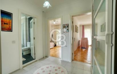 ESKİ FOÇADA MÜKEMMEL KONUMDA GENİŞ BAHÇELİ SATILIK LÜKS VİLLA