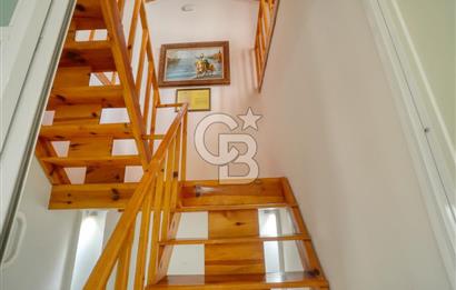 ESKİ FOÇADA MÜKEMMEL KONUMDA GENİŞ BAHÇELİ SATILIK LÜKS VİLLA