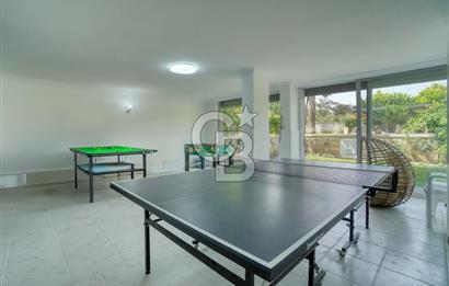 ESKİ FOÇADA MÜKEMMEL KONUMDA GENİŞ BAHÇELİ SATILIK LÜKS VİLLA