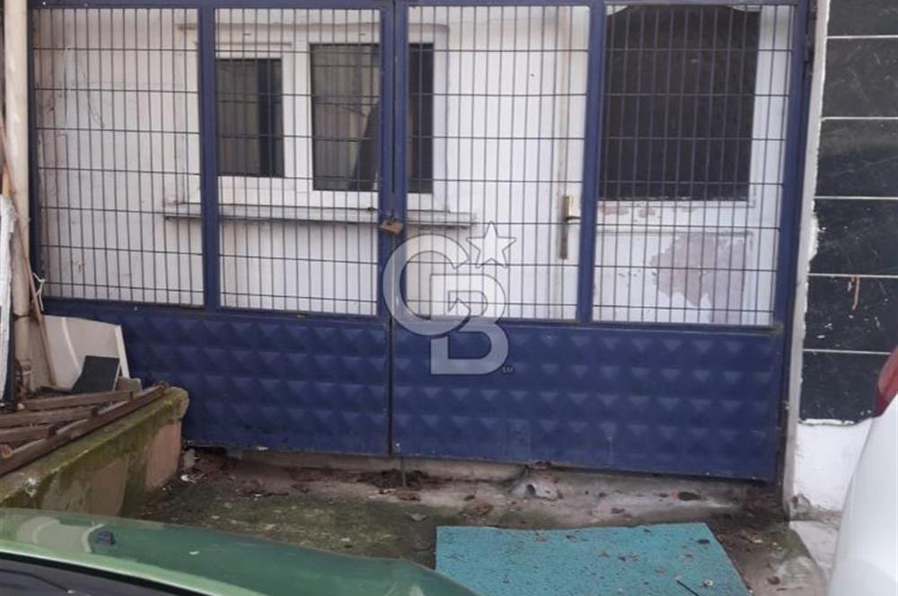 Çamlıca da Ofis Depo Gibi İşlere Uygun Düz Giriş  25 M2 Dükkan