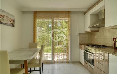 ESKİ FOÇADA MÜKEMMEL KONUMDA GENİŞ BAHÇELİ SATILIK LÜKS VİLLA