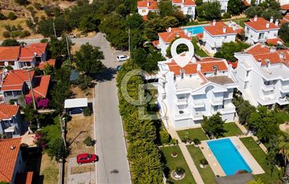 ESKİ FOÇADA MÜKEMMEL KONUMDA GENİŞ BAHÇELİ SATILIK LÜKS VİLLA