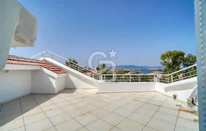 ESKİ FOÇADA MÜKEMMEL KONUMDA GENİŞ BAHÇELİ SATILIK LÜKS VİLLA