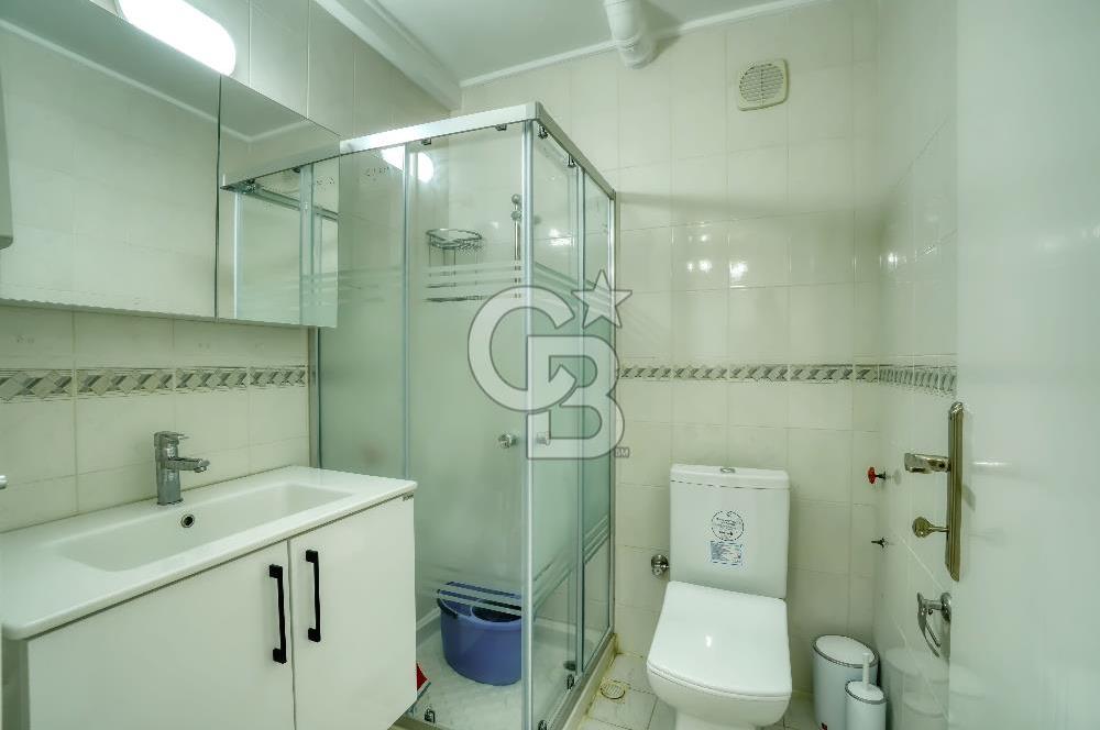 ESKİ FOÇADA MÜKEMMEL KONUMDA GENİŞ BAHÇELİ SATILIK LÜKS VİLLA