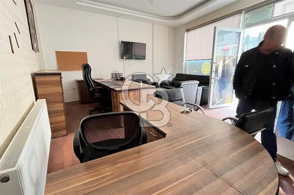 Çiğli Yenimahalle‘de ana yola 70 metre yakınlıkta büro malzemeli kiralık dükkan