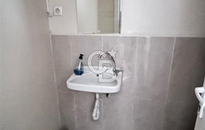 Çiğli Yenimahalle‘de ana yola 70 metre yakınlıkta büro malzemeli kiralık dükkan