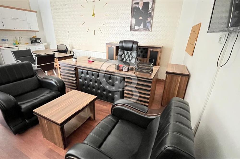 Çiğli Yenimahalle‘de ana yola 70 metre yakınlıkta büro malzemeli kiralık dükkan