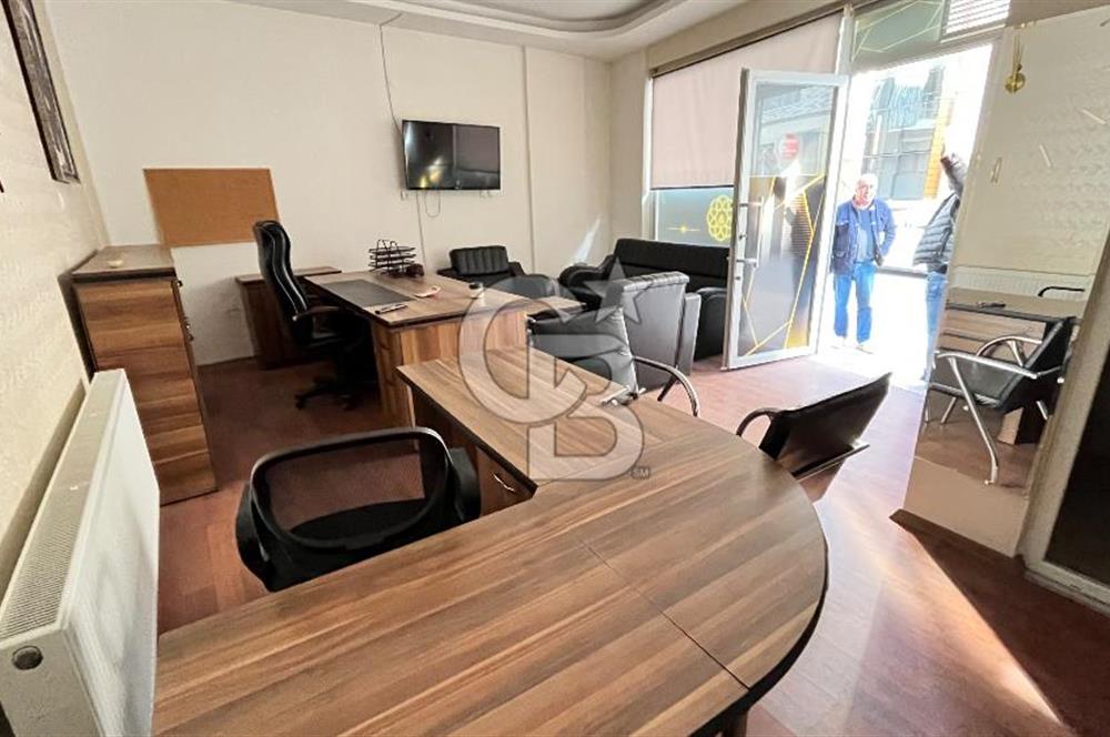 Çiğli Yenimahalle‘de ana yola 70 metre yakınlıkta büro malzemeli kiralık dükkan