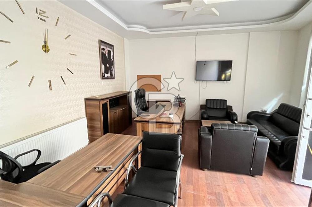 Çiğli Yenimahalle‘de ana yola 70 metre yakınlıkta büro malzemeli kiralık dükkan