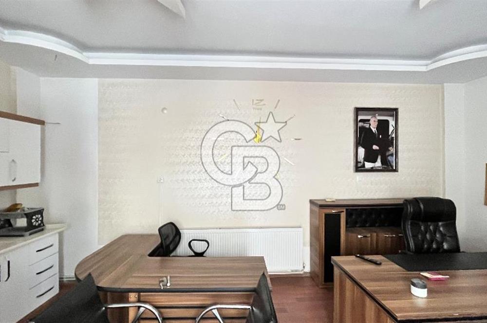 Çiğli Yenimahalle‘de ana yola 70 metre yakınlıkta büro malzemeli kiralık dükkan