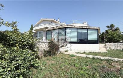 Urla Kent Sitesi'nde Deniz manzaralı Köşe Konumda Kiralık Villa